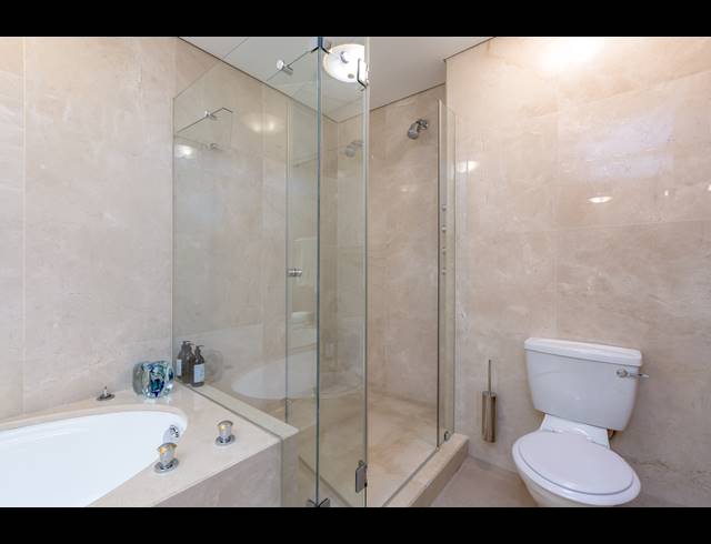 7 BEDROOM FREESTANDING TO LET IN CONSTANTIA